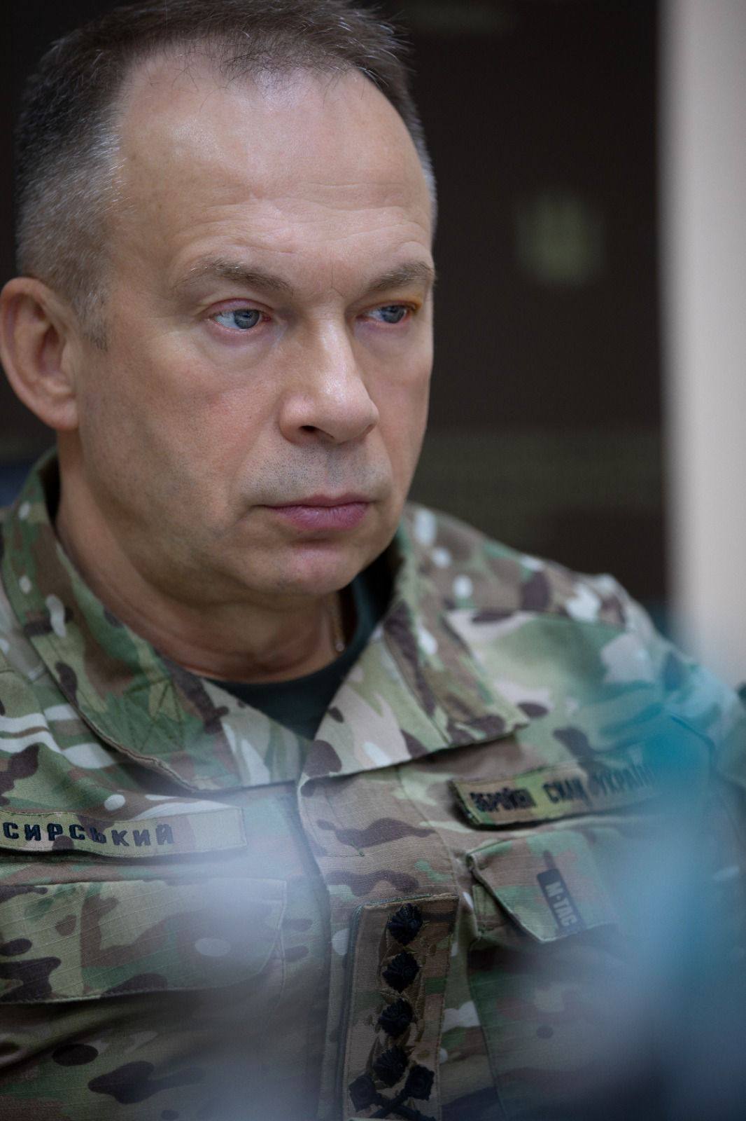 РФ терміново розгортає ще 4 полки, 24 дивізіони та 162 батареї для протидії нашим ударним безпілотникам, - Сирський 